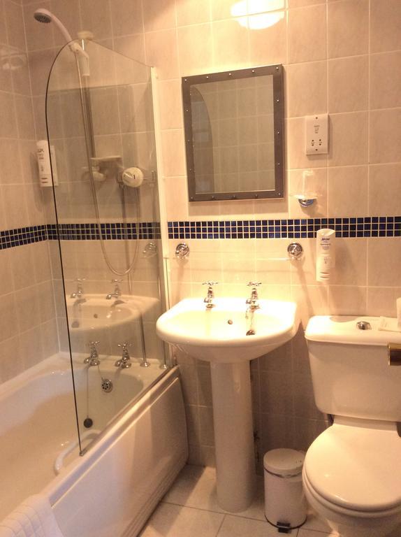 Briars Hall Hotel Burscough Bilik gambar